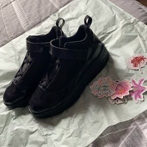 Black Nike Jordan’s 3Y